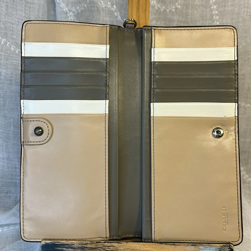NWOT Coach bifold long leather wallet - Picture 11 of 16